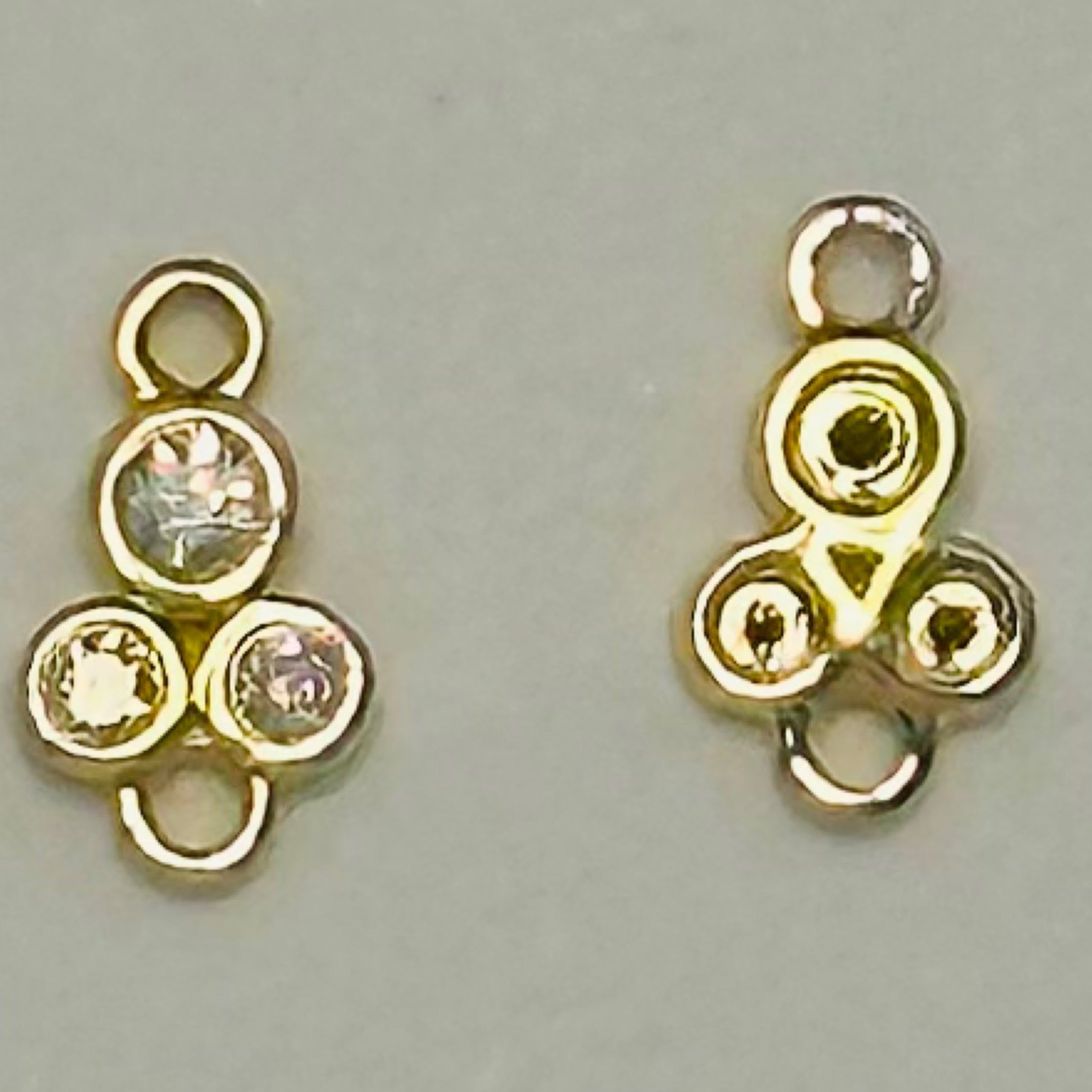 C0G1 14K Gold Triple Diamond Connector .051 Ct weight in Diamond